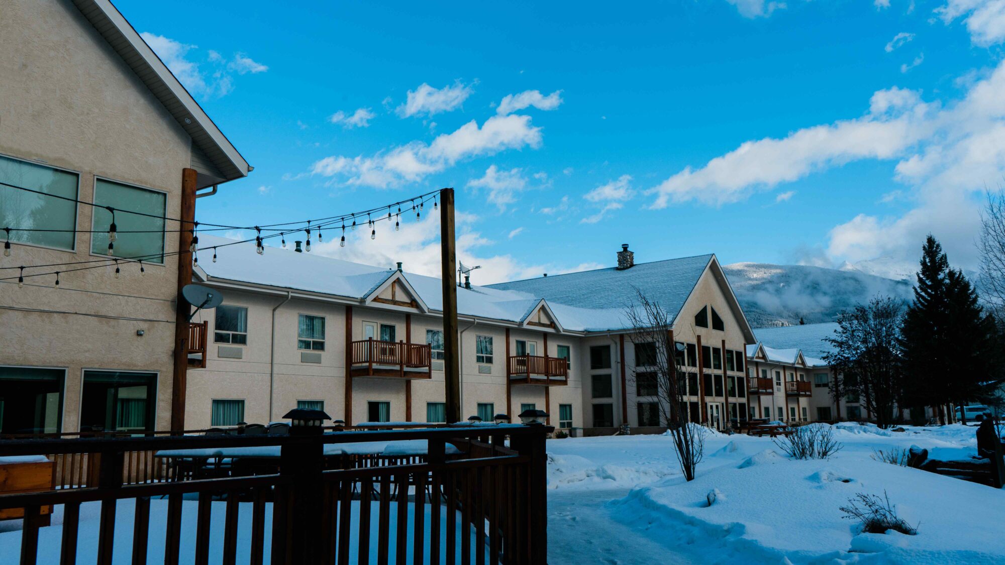 Snow-covered courtyard area at Best Western Plus Valemount